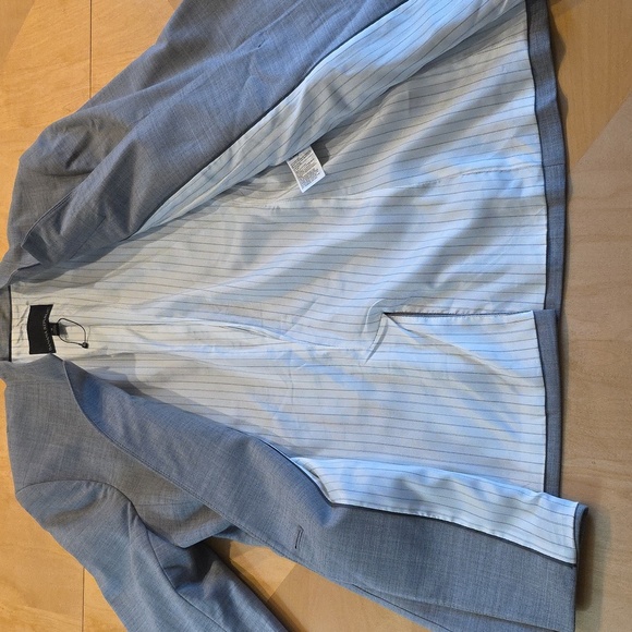 Banana Republic -Essential Italian Wool Light Gray Womens Blazer. Size 8.  NWOT! - Picture 2 of 5